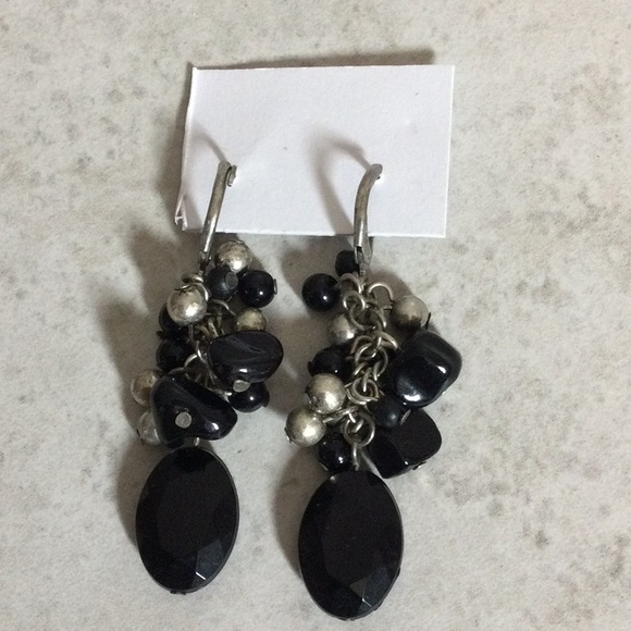 Silver and black beaded boho drop earrings - Picture 5 of 8